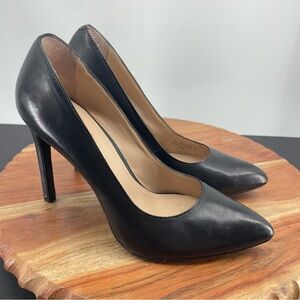 Pour La Victoire Black Heels sz 6.5 pointed toe‎